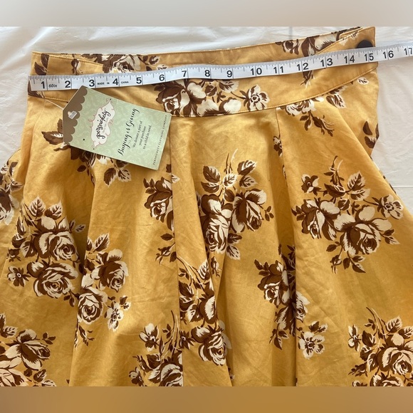 Persnickety Yellow Floral Skirt with Lace - Picture 4 of 8